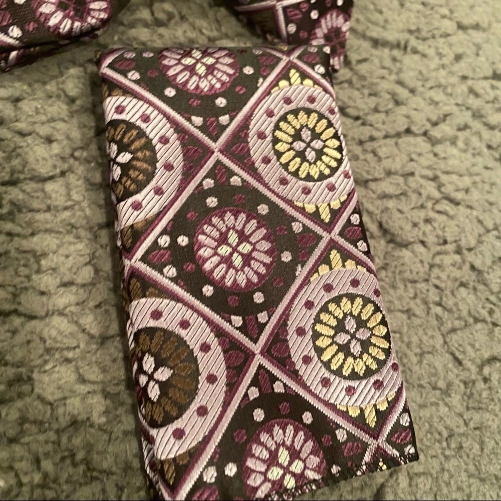Bow Tie With Matching Pocket Square - Picture 5 of 5